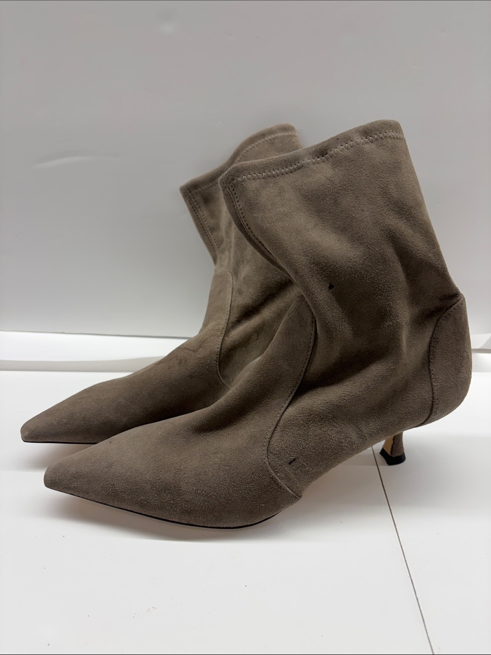 NEW Stuart Weitzman Women's Suede Pointed-Toe Kitten Heel Ankle Boots Size 9.5